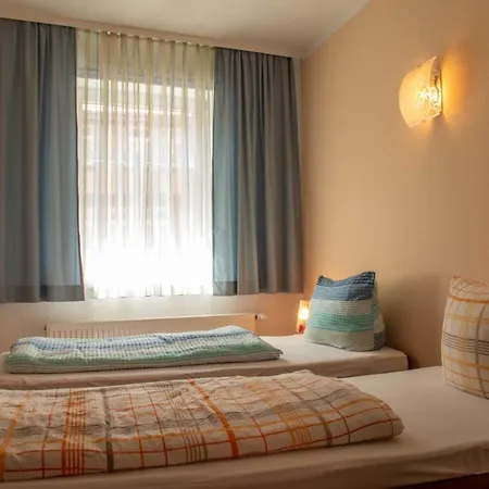 Am Fusse Des Schlosses