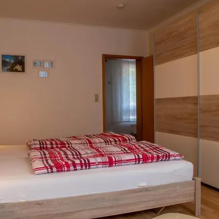 Am Fusse Des Schlosses