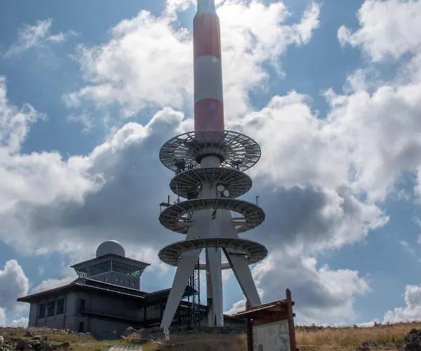 Am Fusse Des Schlosses Daire Wernigerode