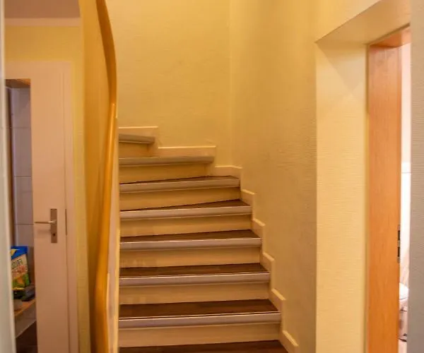 Am Fusse Des Schlosses Daire *