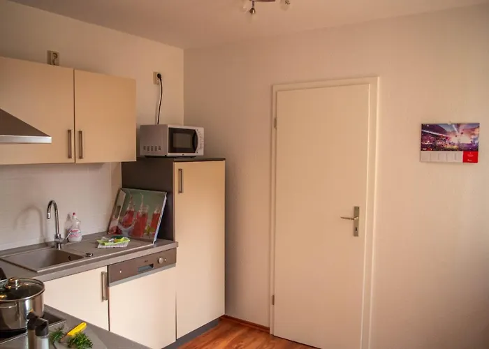 Am Fusse Des Schlosses Daire *