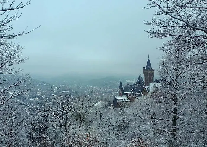 Am Fusse Des Schlosses *