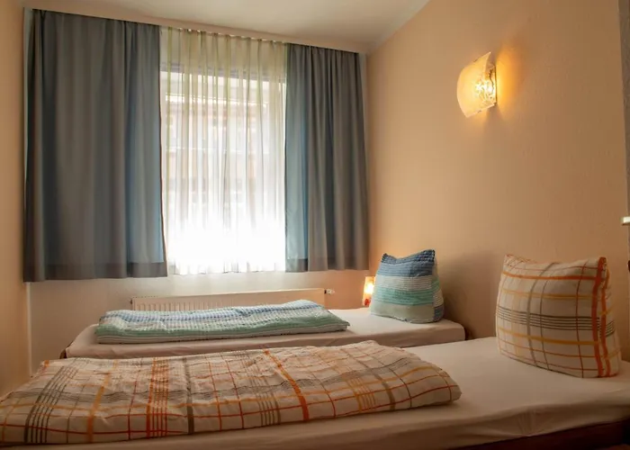 Am Fusse Des Schlosses