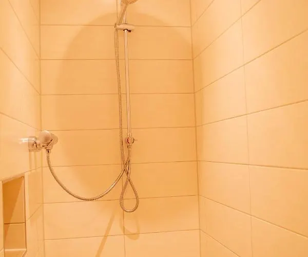 Am Fusse Des Schlosses