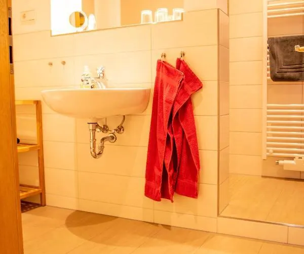 Am Fusse Des Schlosses Daire *