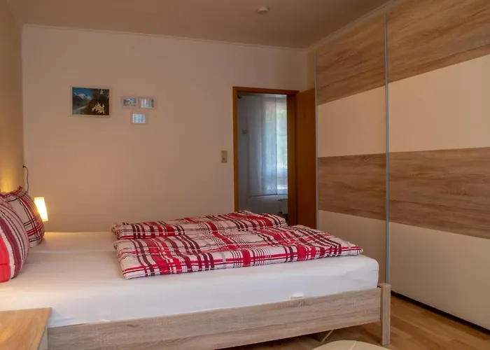 Am Fusse Des Schlosses